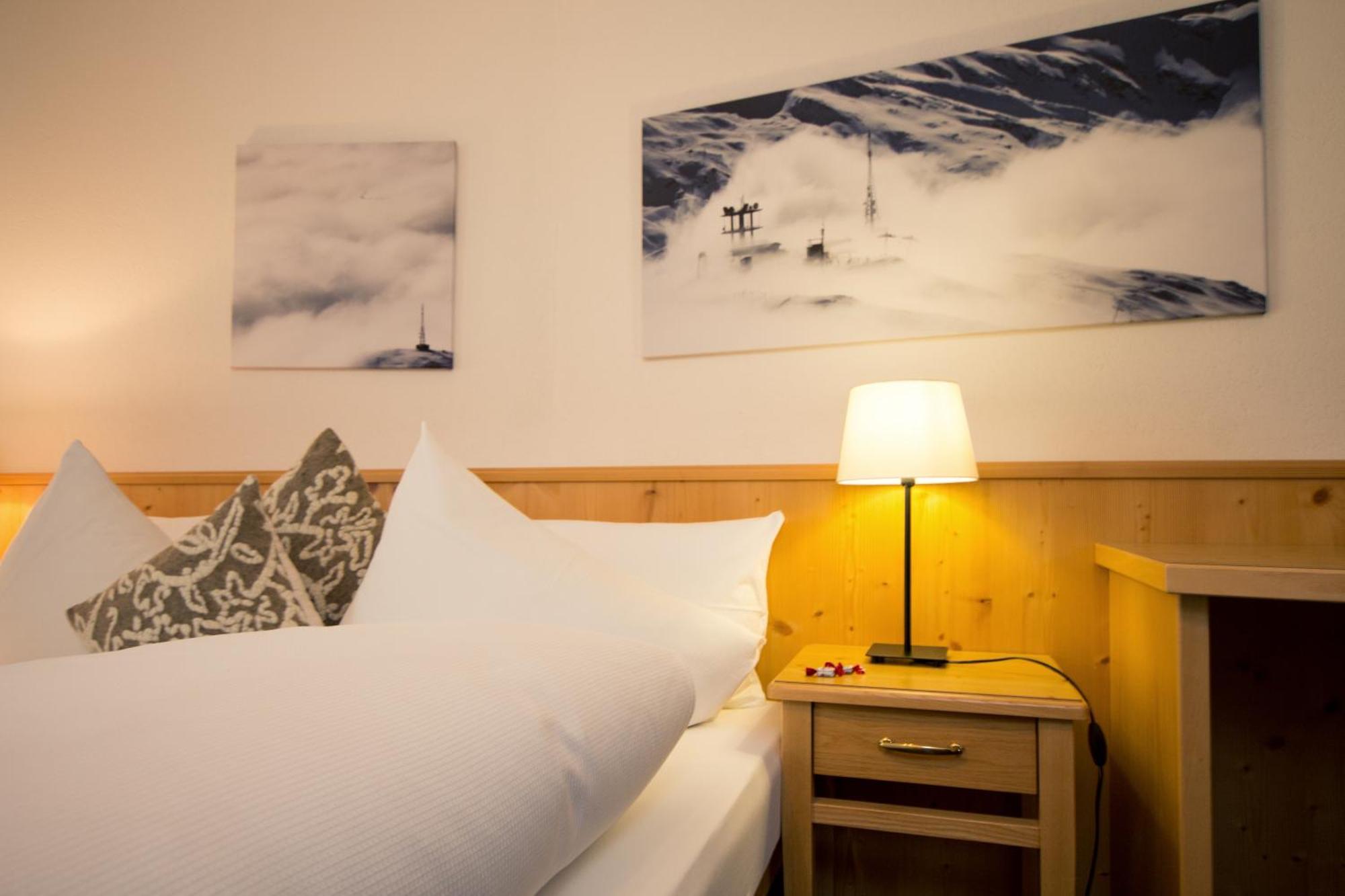 Hotel Montfort 장크트안톤암아를베르크 외부 사진